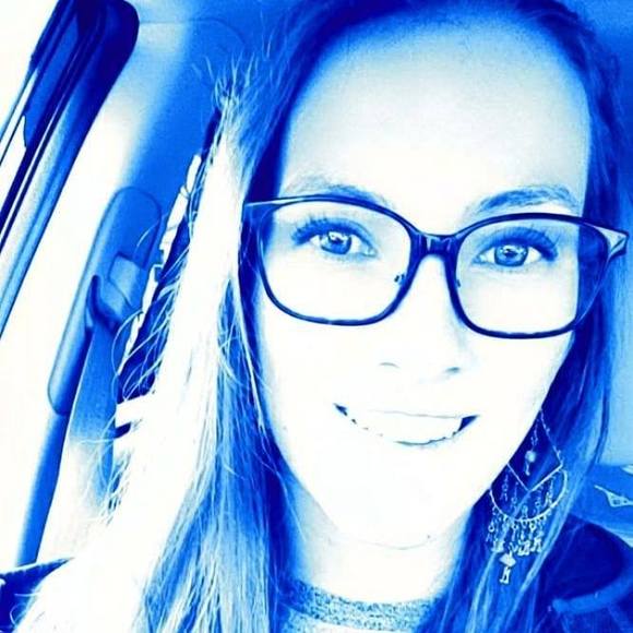 Poshmark profile picture for @ltl